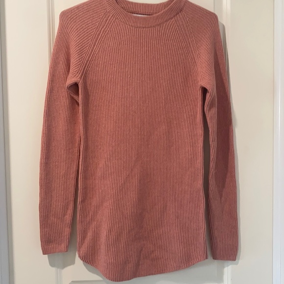 Pink sweater - Picture 1 of 3